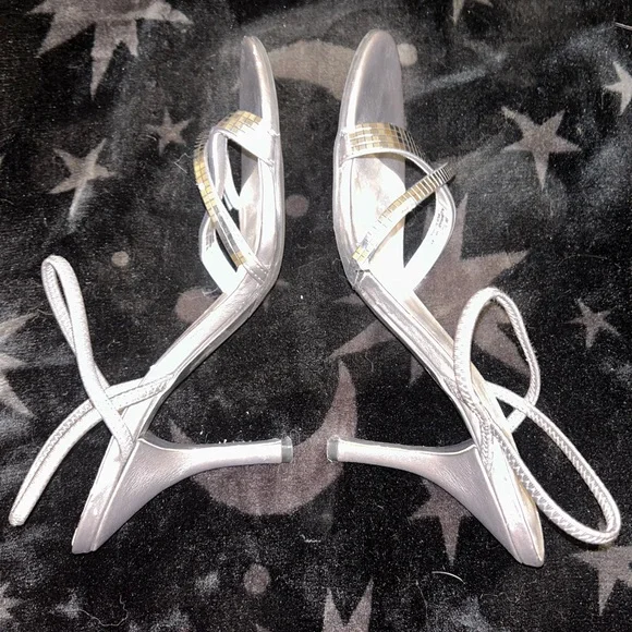 High heels - Picture 2 of 2